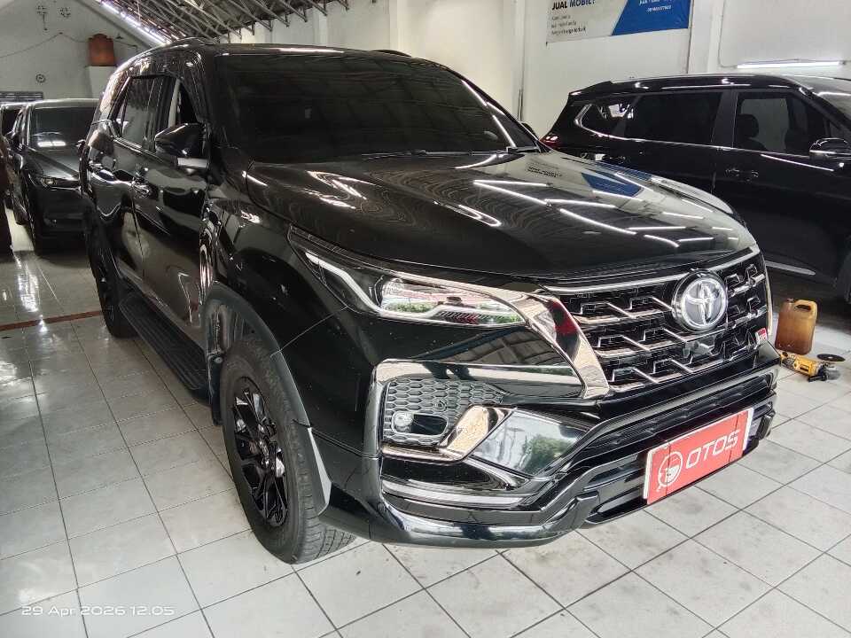 2022 Toyota Fortuner 2.8 4X2 VRZ - Foto 1 dari 6