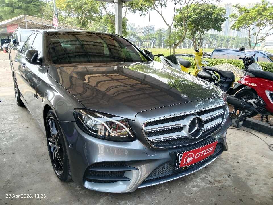 2017 Mercedes-Benz E300 2.0 - Foto 1 dari 6