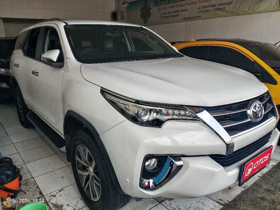 2016 Toyota Fortuner 2.4 4X2 VRZ - Foto 1 dari 6