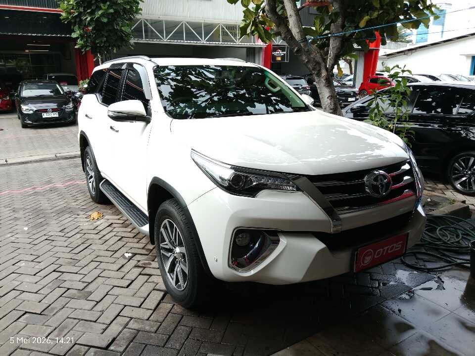 2016 Toyota Fortuner 2.4 4X2 VRZ - Foto 1 dari 6