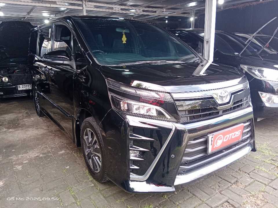 2021 Toyota Voxy 2.0 - Foto 1 dari 6