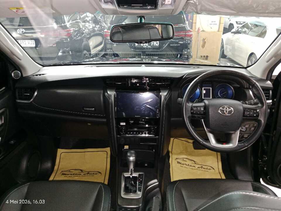 Foto Mobil Bekas Dashboard Toyota Fortuner 2.8 4X2 VRZ tahun 2023