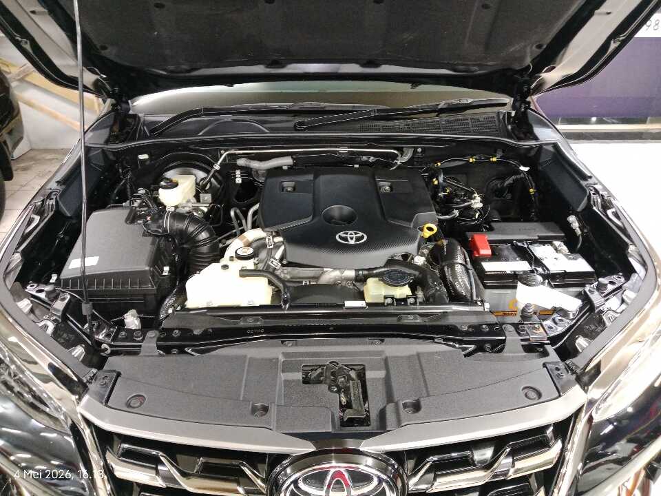 Foto Mobil Bekas Mesin Toyota Fortuner 2.8 4X2 VRZ tahun 2023