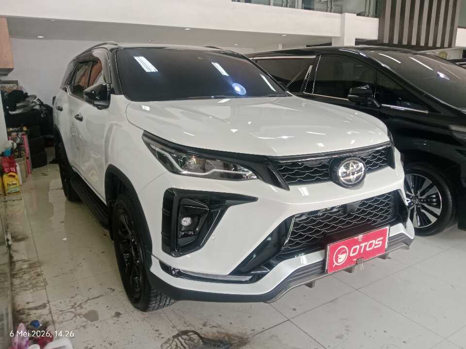 2025 Toyota Fortuner 2.8 4X2 VRZ - Foto 1 dari 6