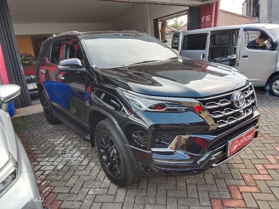 2023 Toyota Fortuner 2.8 4X2 VRZ - Foto 1 dari 6