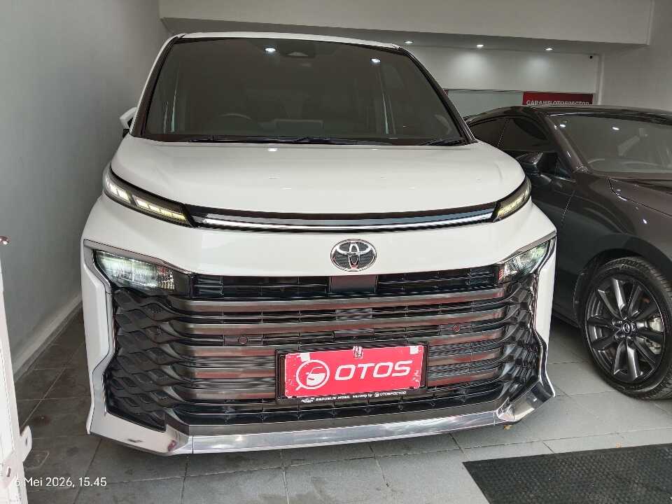 2022 Toyota Voxy 2.0 - Foto 1 dari 6