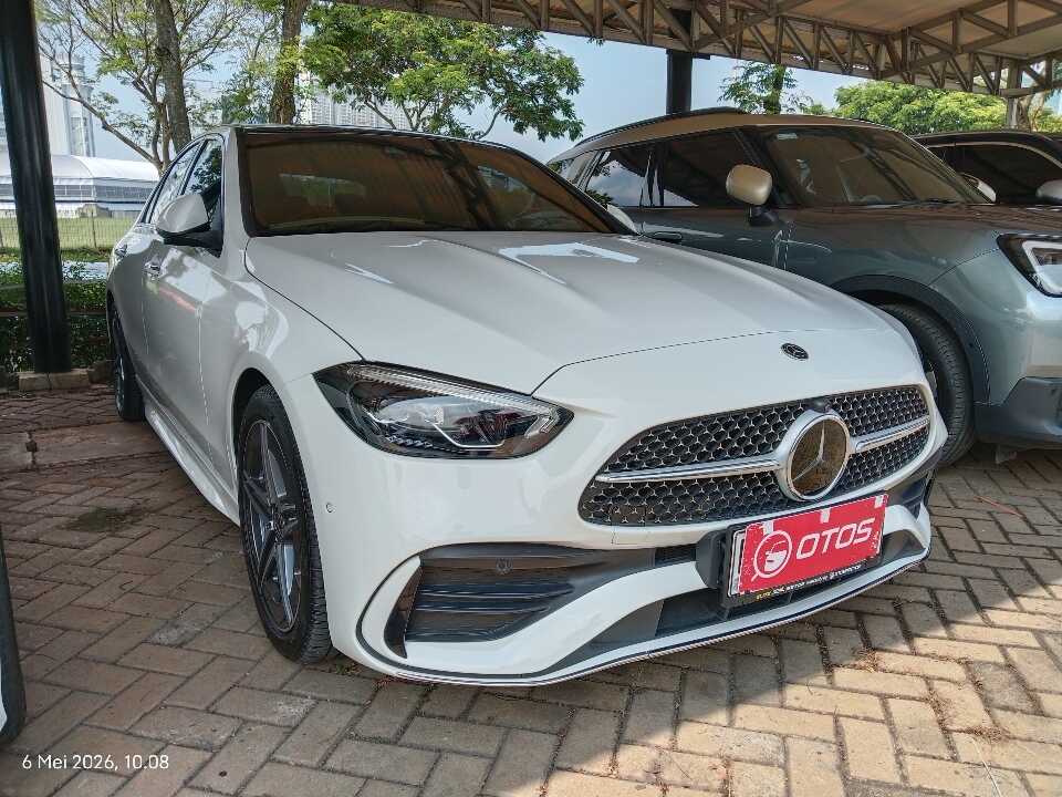 2024 Mercedes-Benz C300 2.0 AMG - Foto 1 dari 6