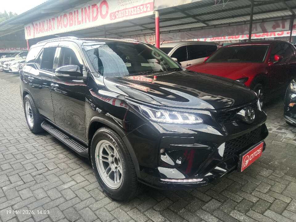 2016 Toyota Fortuner 2.4 4X2 VRZ - Foto 1 dari 6