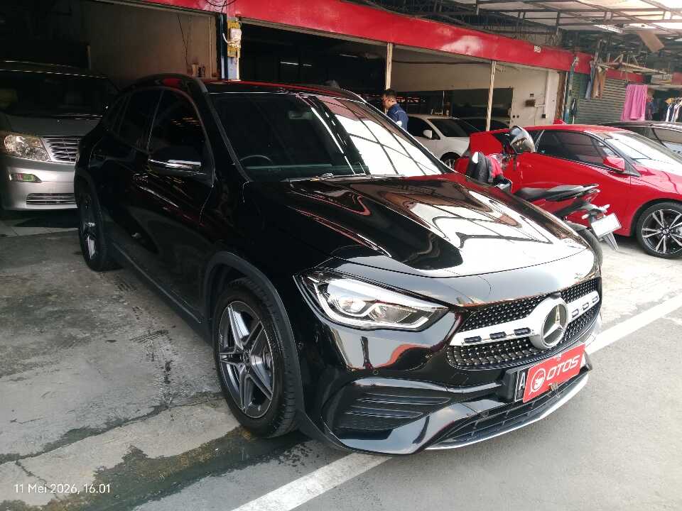 2021 Mercedes-Benz GLA200 1.3 - Foto 1 dari 6