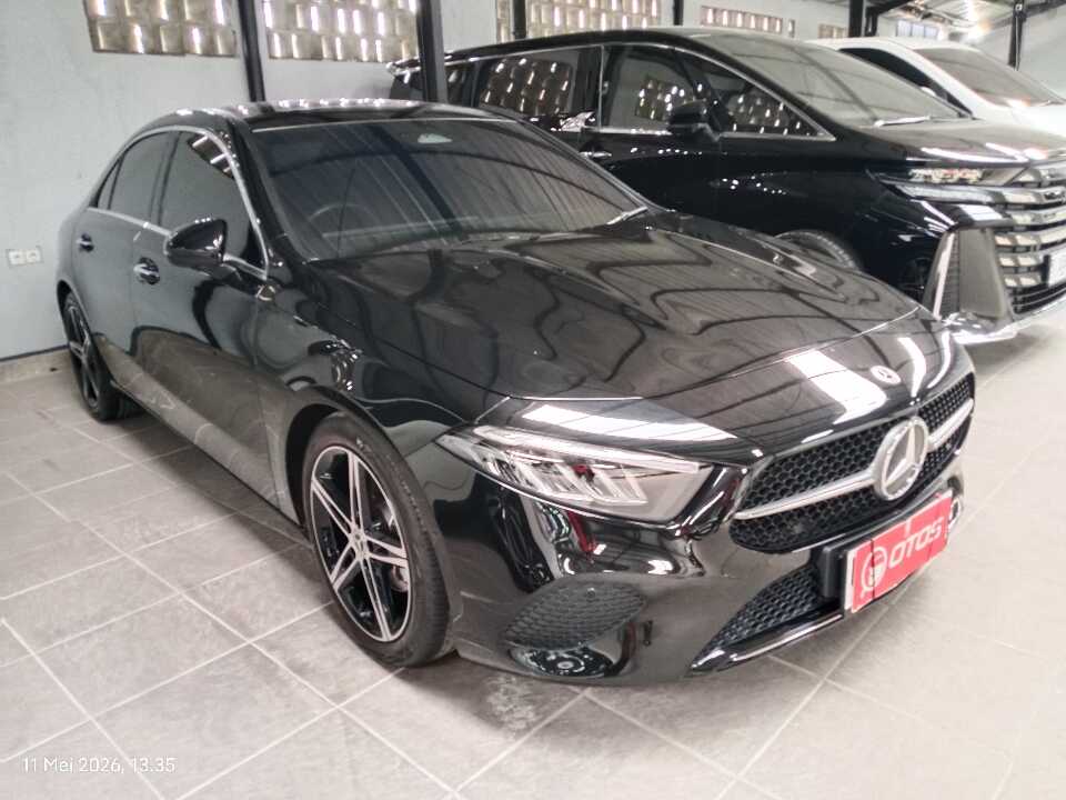 2023 Mercedes-Benz A200 1.3 - Foto 1 dari 6