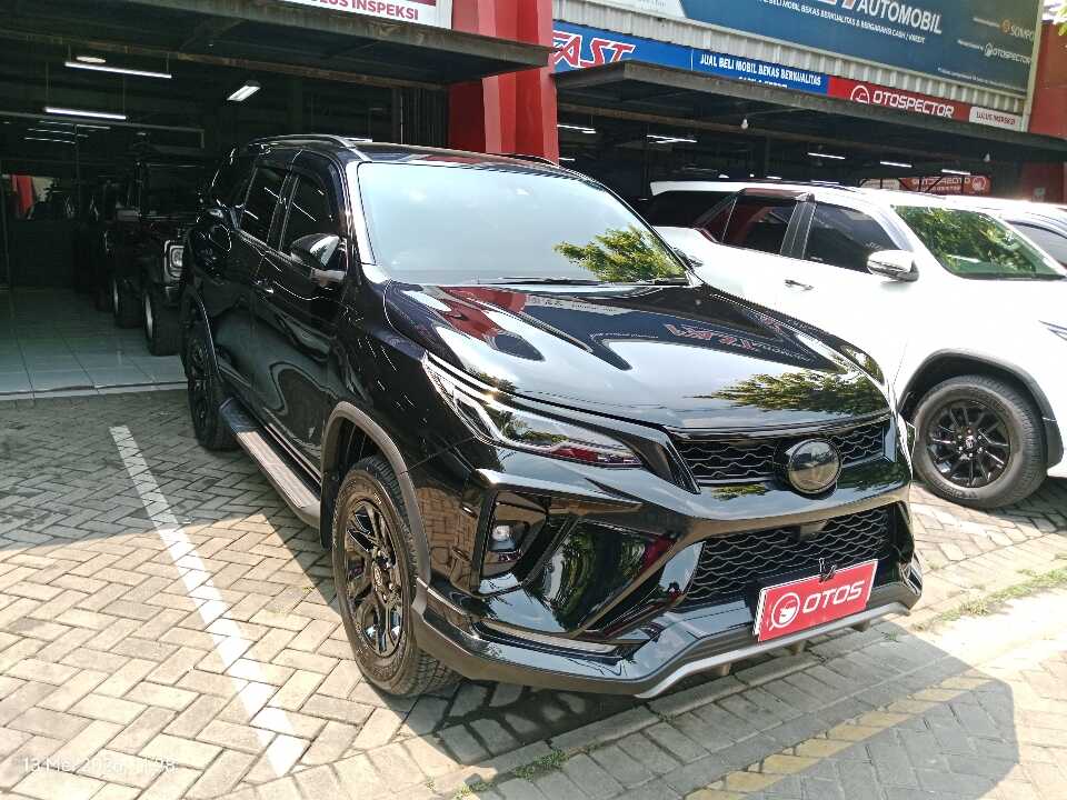 2025 Toyota Fortuner 2.8 VRZ TSS - Foto 1 dari 6