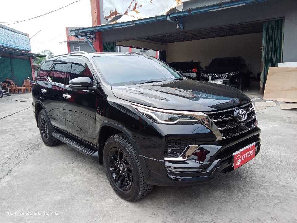 2022 Toyota Fortuner 2.8 4X2 VRZ - Foto 1 dari 6