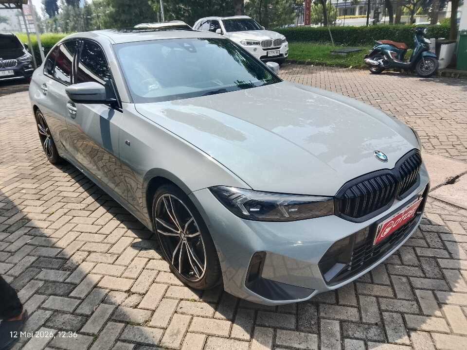 2023 BMW 330i 2.0 - Foto 1 dari 6