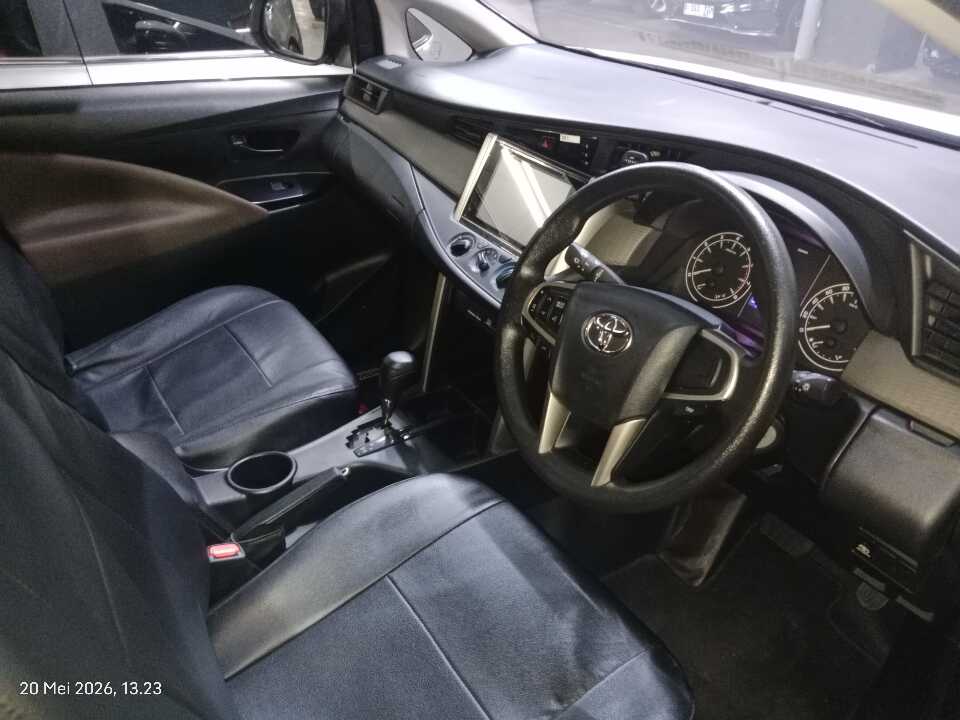 Foto Mobil Bekas Kabin Depan Toyota Kijang Innova 2.0 G tahun 2022
