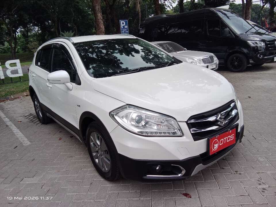 2016 Suzuki SX4 S-Cross 1.5 - Foto 1 dari 6