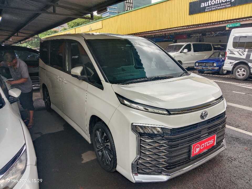 2023 Toyota Voxy 2.0 - Foto 1 dari 6