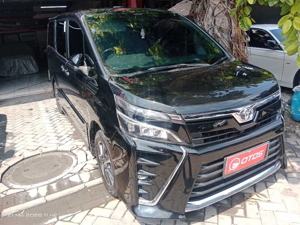 2021 Toyota Voxy 2.0 - Foto 1 dari 6