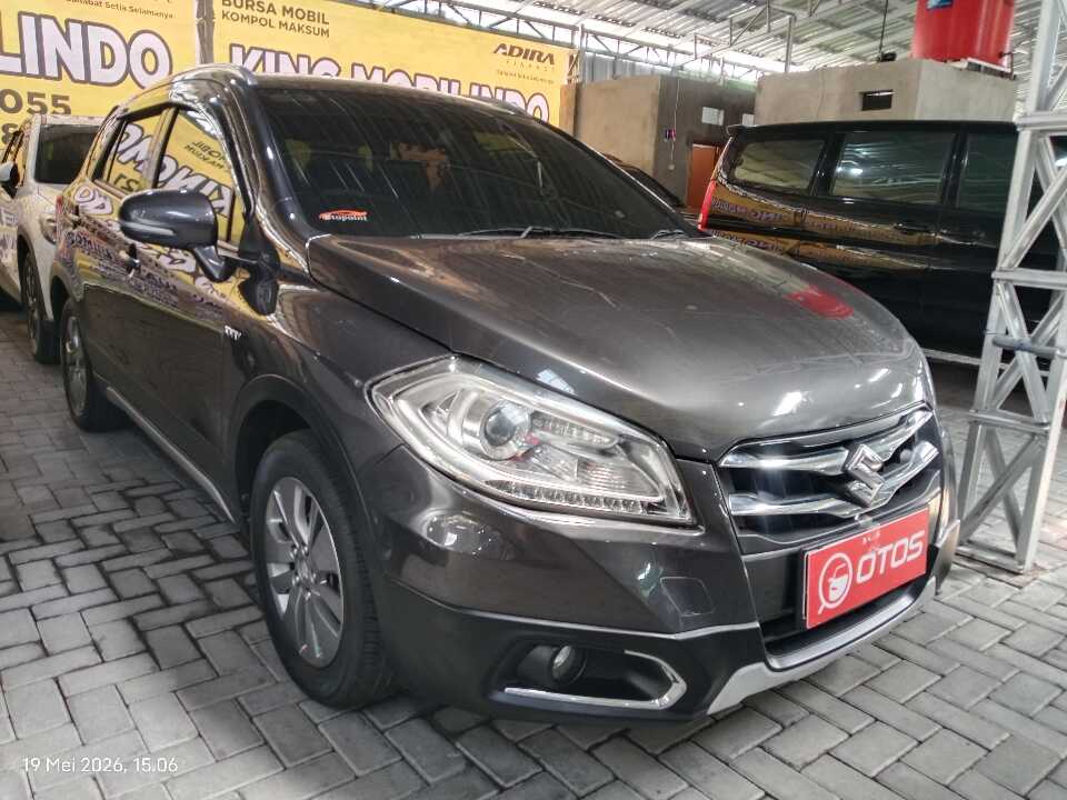2016 Suzuki SX4 S-Cross 1.5 AKK - Foto 1 dari 6