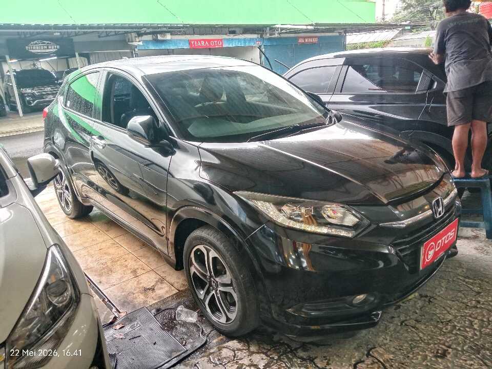 2015 Honda HR-V 1.8 RS - Foto 1 dari 6