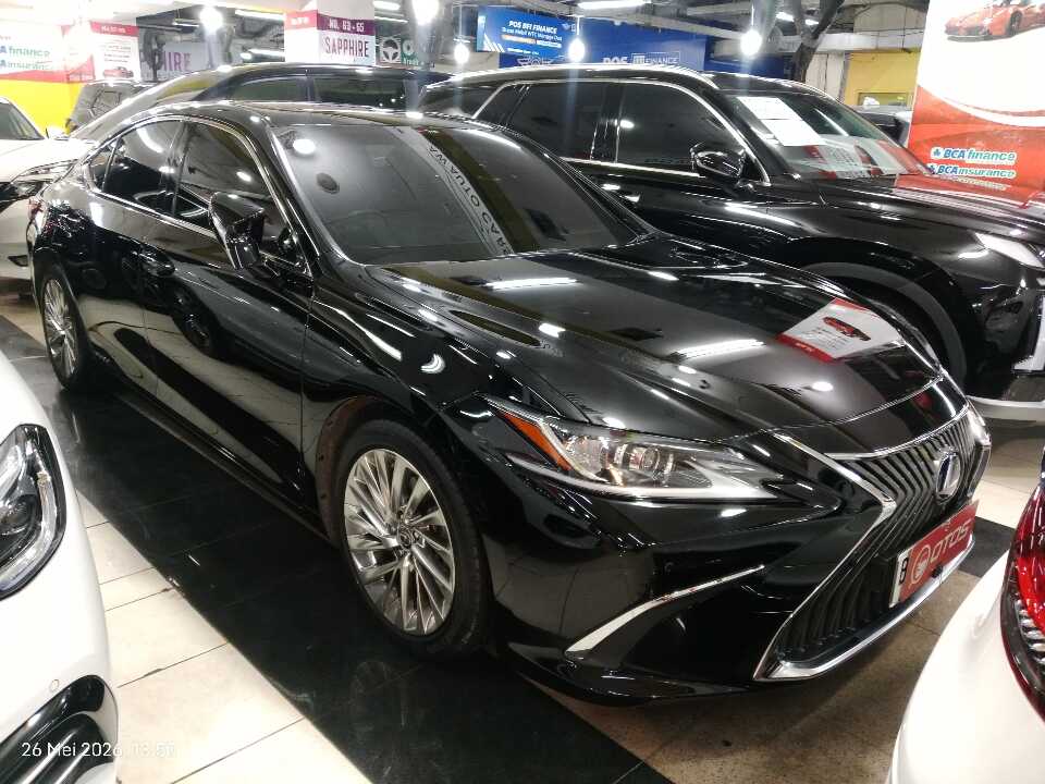 2018 Lexus ES 300h 2.5 Ultra Luxury - Foto 1 dari 6