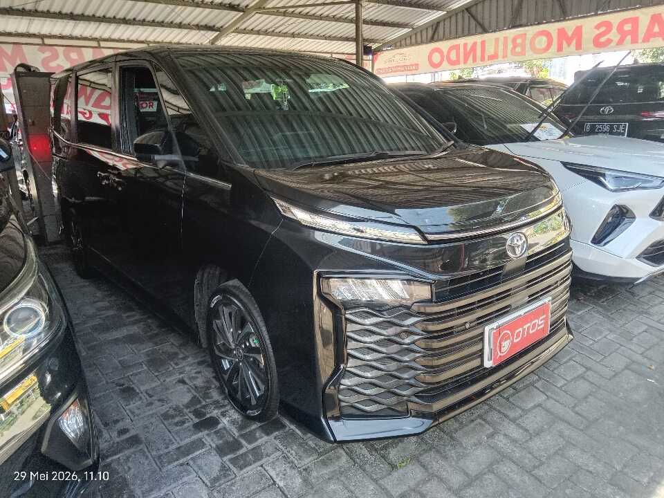 2022 Toyota Voxy 2.0 - Foto 1 dari 6