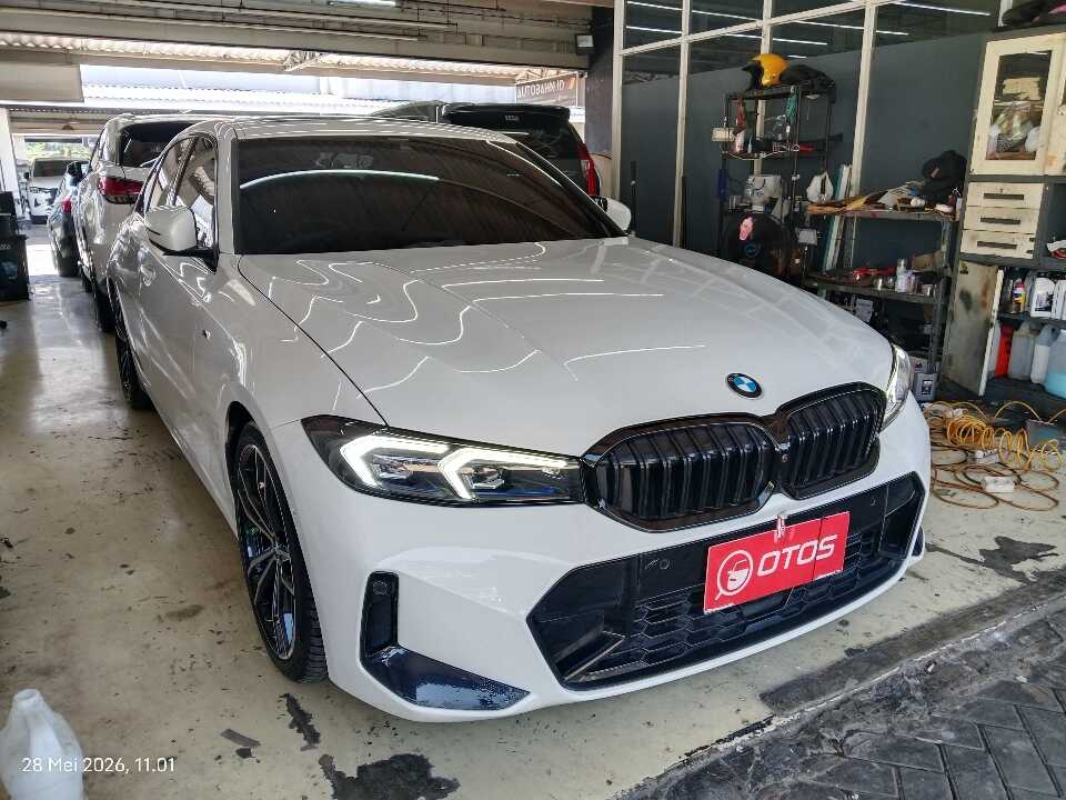 2024 BMW 330i 2.0 - Foto 1 dari 6