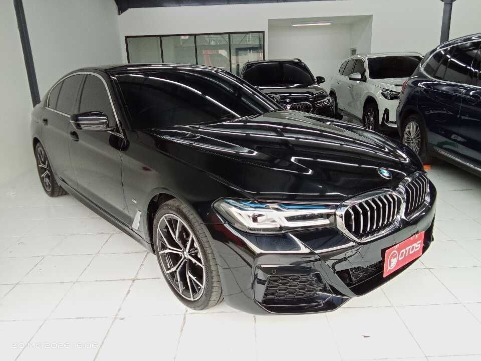 2022 BMW 520i 2.0 - Foto 1 dari 6