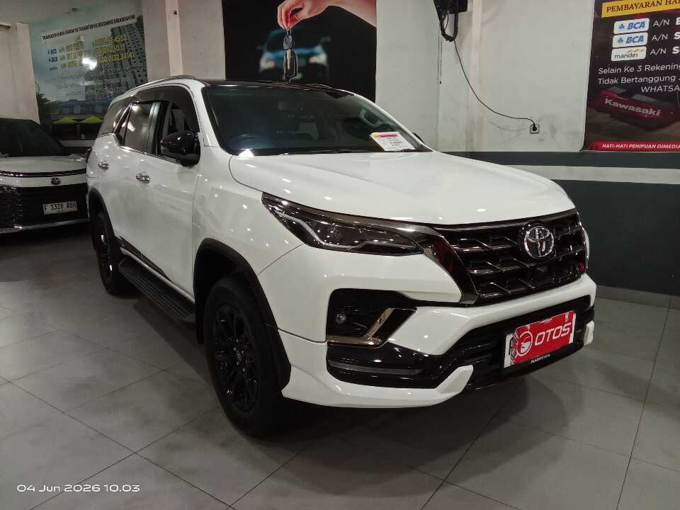 2024 Toyota Fortuner 2.8 4X2 VRZ - Foto 1 dari 6