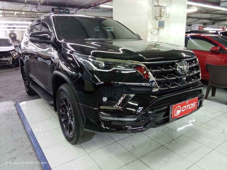 2022 Toyota Fortuner 2.8 4X2 VRZ - Foto 1 dari 6