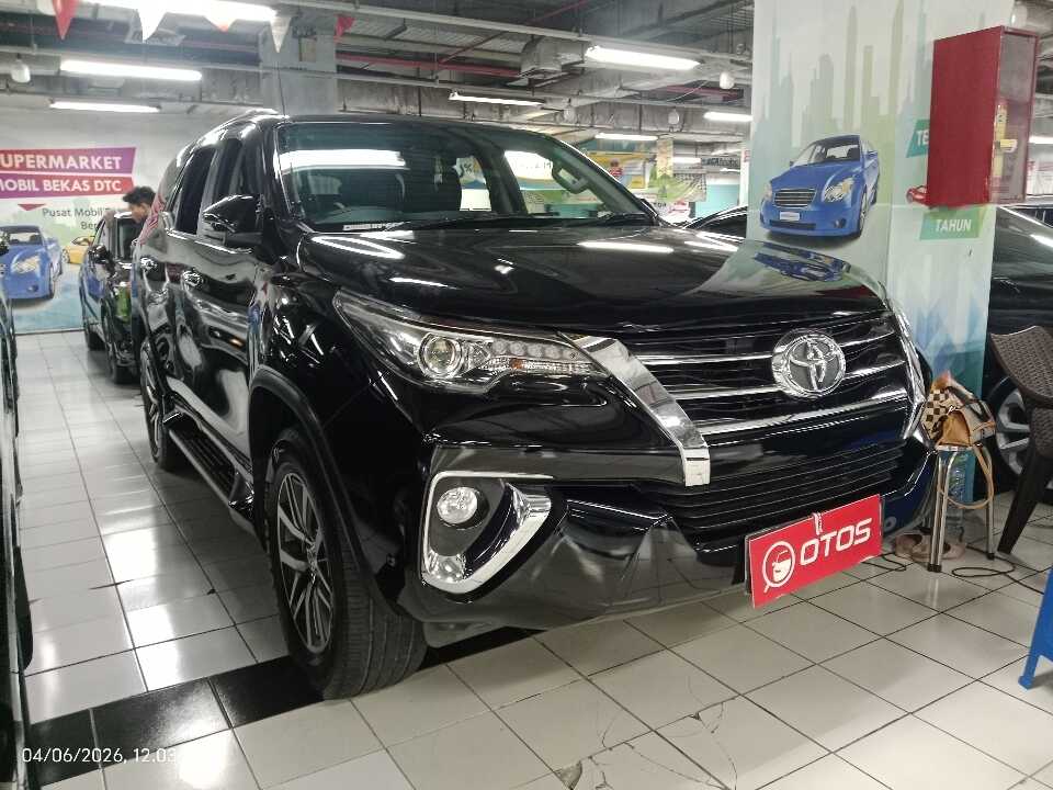 2016 Toyota Fortuner 2.4 4X2 VRZ - Foto 1 dari 6