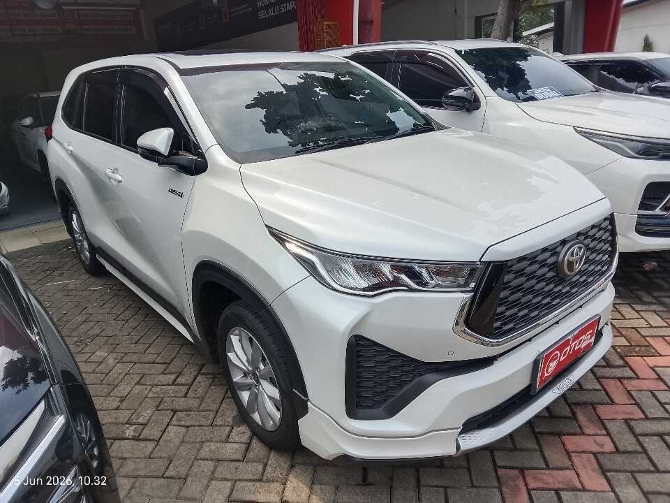 2025 Toyota Kijang Innova 2.0 Zenix V HV CVT - Foto 1 dari 6