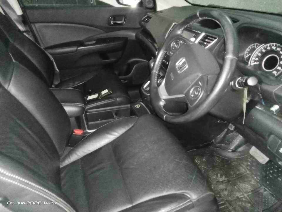 Foto Mobil Bekas Kabin Depan Honda CR-V 2.4 RS Prestige tahun 2015