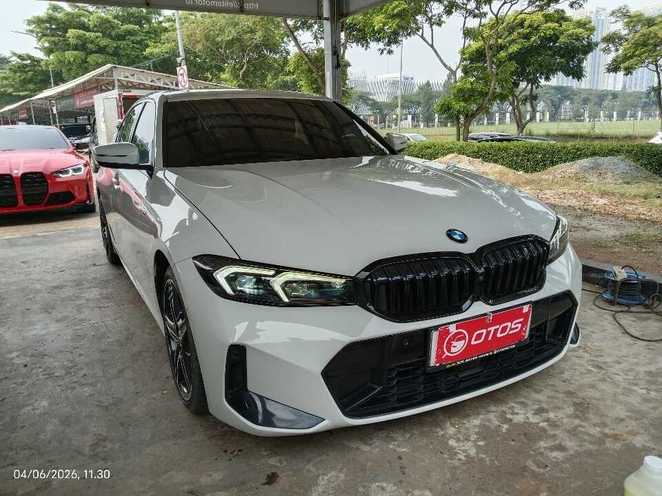 2023 BMW 330i 2.0 - Foto 1 dari 6