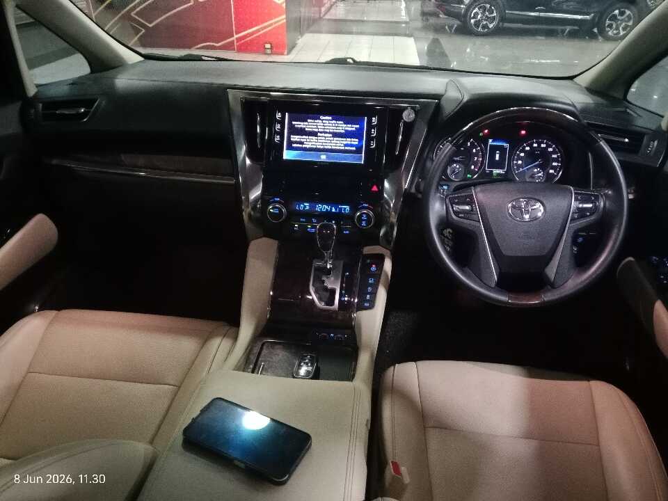Foto Mobil Bekas Dashboard Toyota Alphard 2.5 G tahun 2019