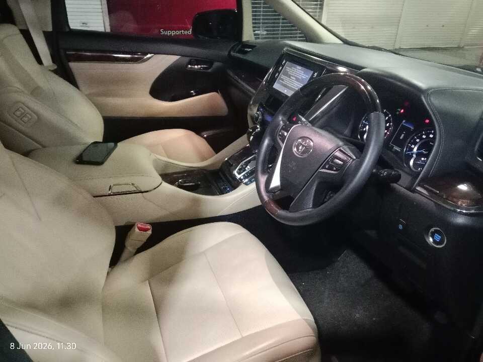 Foto Mobil Bekas Kabin Depan Toyota Alphard 2.5 G tahun 2019