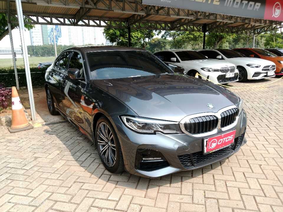 2020 BMW 330i 2.0 - Foto 1 dari 6