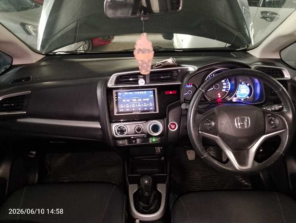 Foto Mobil Bekas Dashboard Honda Jazz 1.5 RS tahun 2017