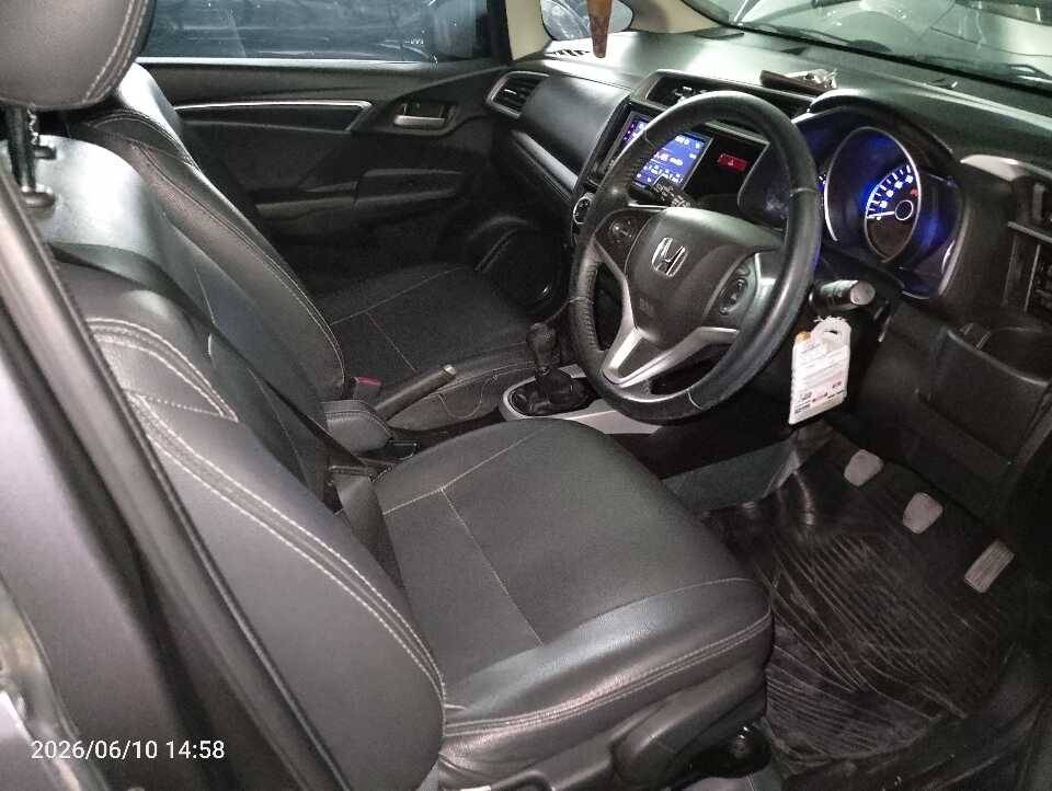 Foto Mobil Bekas Kabin Depan Honda Jazz 1.5 RS tahun 2017