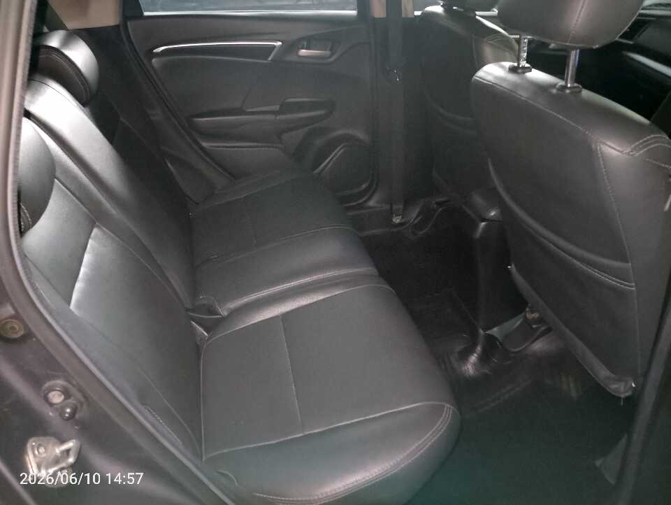 Foto Mobil Bekas Kabin Belakang Honda Jazz 1.5 RS tahun 2017