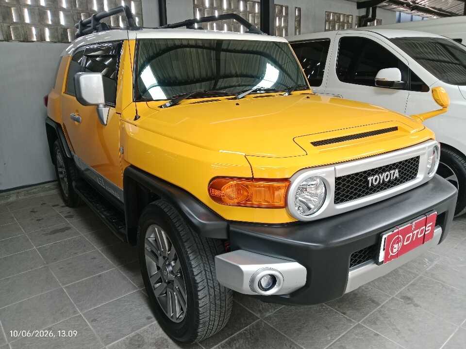2017 Toyota FJ Cruiser 4.0 - Foto 1 dari 6