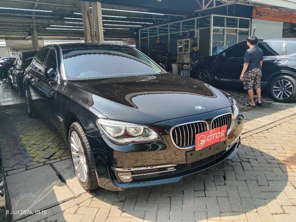 2015 BMW 730Li 3.0 - Foto 1 dari 6