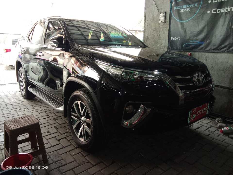 2016 Toyota Fortuner 2.4 4X2 VRZ - Foto 1 dari 6