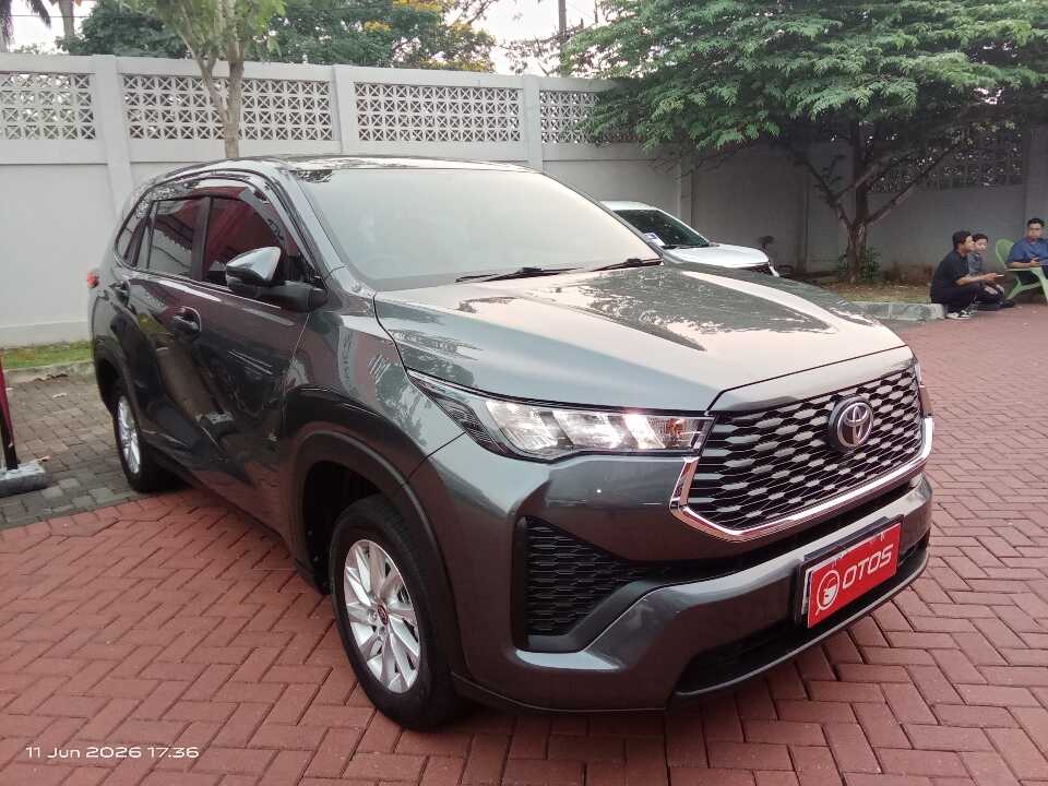 2023 Toyota Kijang Innova 2.0 Zenix G CVT - Foto 1 dari 6