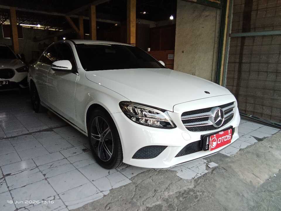 2020 Mercedes-Benz C180 1.5 - Foto 1 dari 6