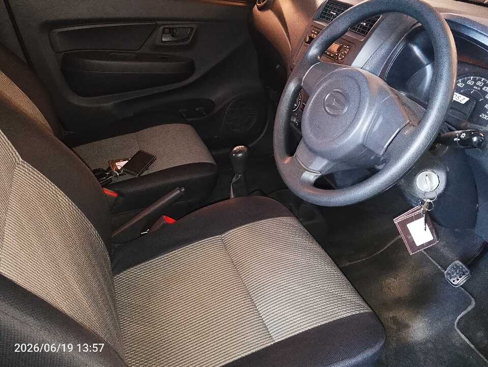 Foto Mobil Bekas Kabin Depan Daihatsu Ayla 1.0 D tahun 2017