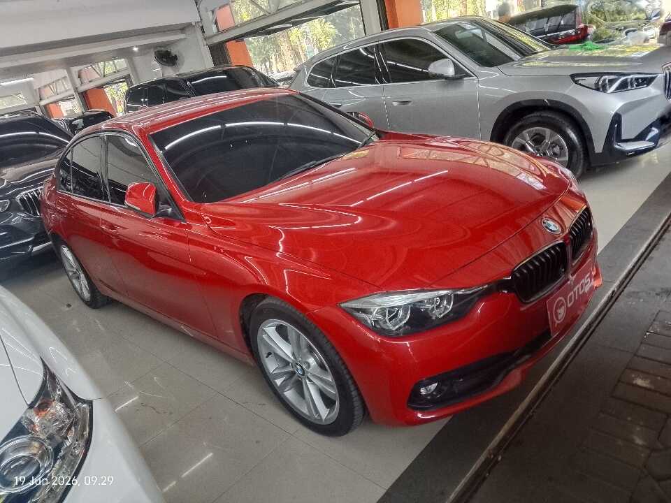 2019 BMW 320i 2.0 - Foto 1 dari 6