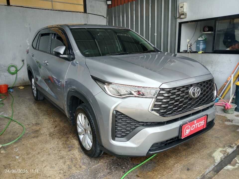 2023 Toyota Kijang Innova 2.0 Zenix V CVT - Foto 1 dari 6