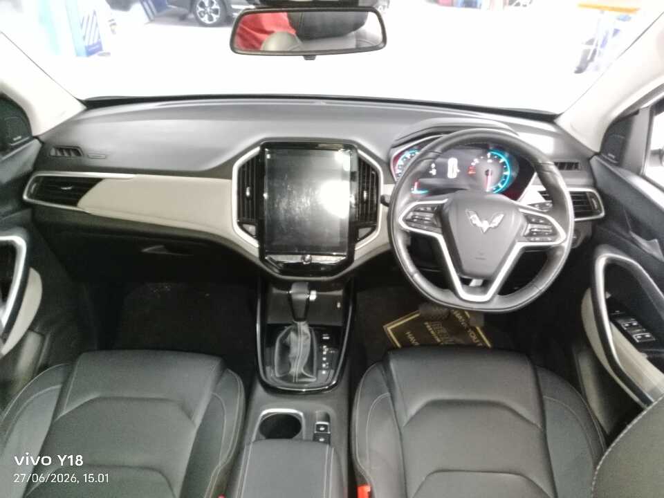 Foto Mobil Bekas Dashboard Wuling Almaz 1.5 L T Lux tahun 2021