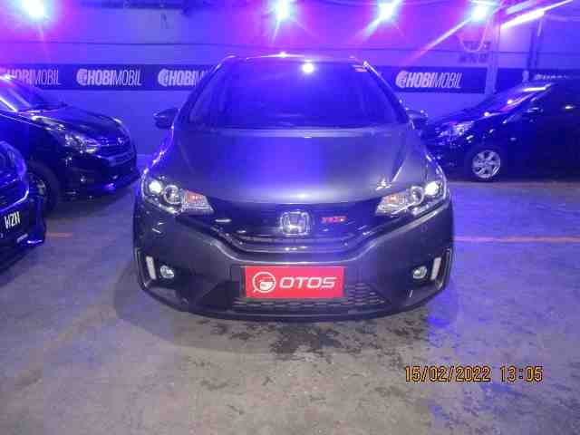Foto Mobil Bekas Tampak Depan Honda Jazz  tahun 2016