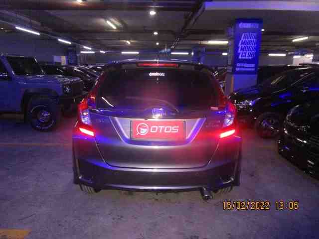 Foto Mobil Bekas Tampak Belakang Honda Jazz  tahun 2016